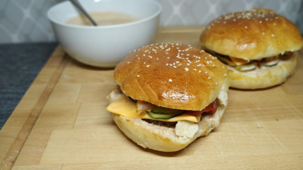 Hamburgerbrötchen &amp; Hamburgersoße - selbst gemacht noch am besten ...